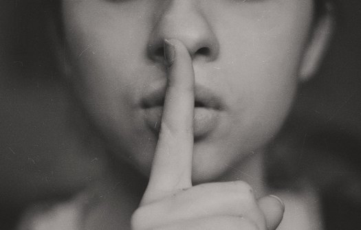 Shhh - kristina-flour-185592-unsplash